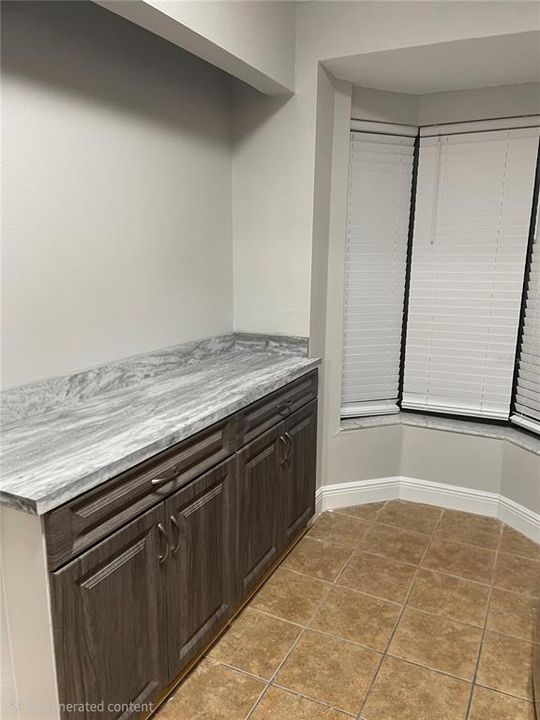For Sale: $194,999 (1 beds, 1 baths, 709 Square Feet)