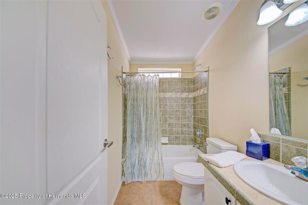 На продажу: $229,900 (2 спален, 2 ванн, 1551 Квадратных фут)