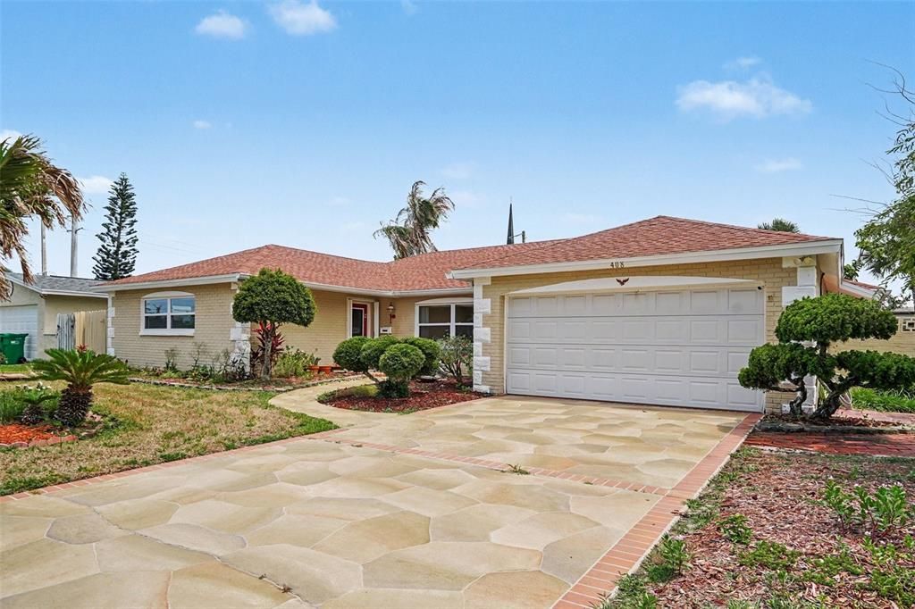 Recently Sold: $590,000 (3 beds, 2 baths, 1876 Square Feet)