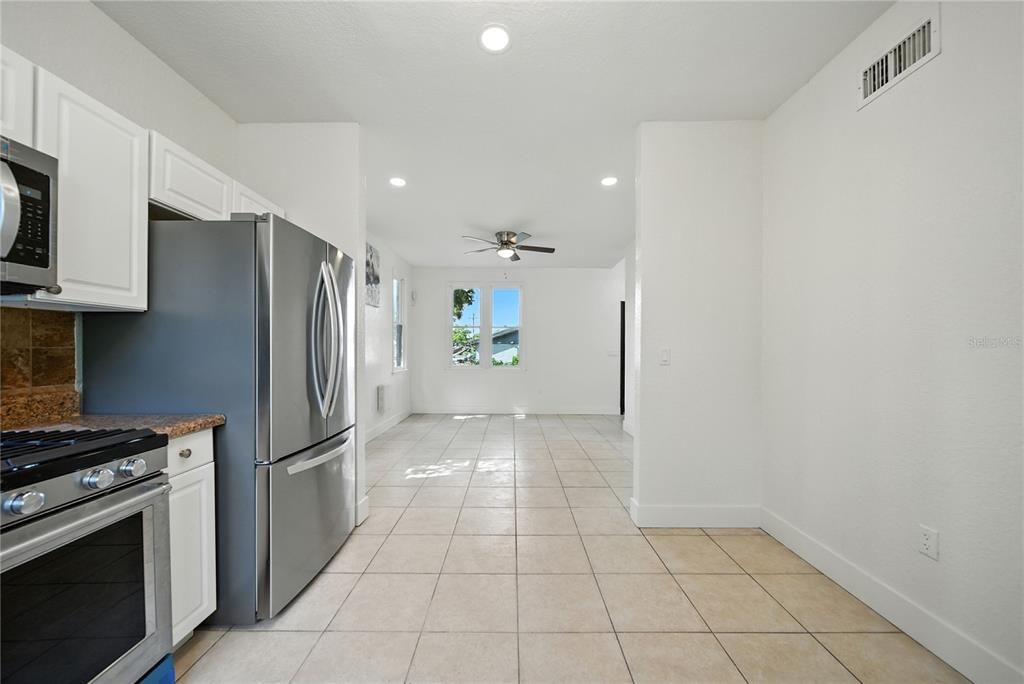 En Venta: $595,000 (3 camas, 2 baños, 1350 Pies cuadrados)
