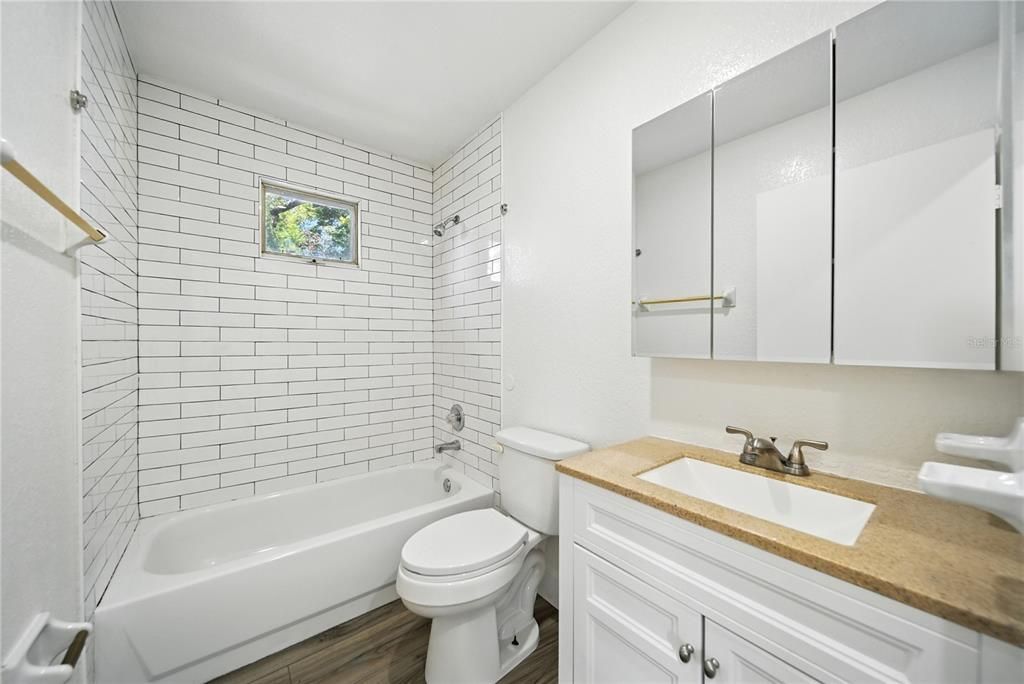 En Venta: $595,000 (3 camas, 2 baños, 1350 Pies cuadrados)