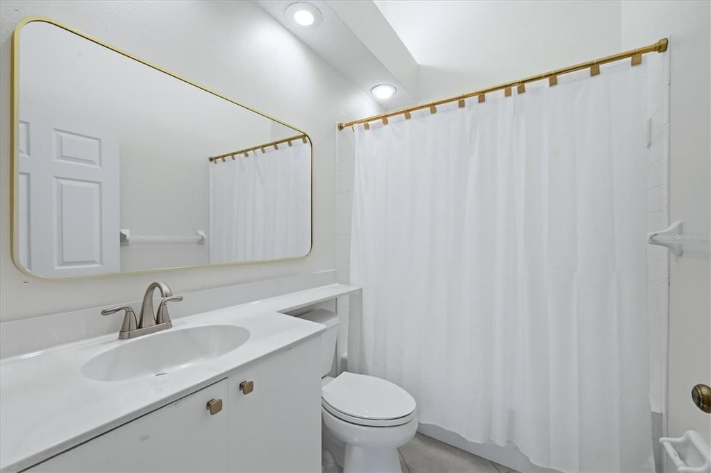 На продажу: $379,990 (2 спален, 2 ванн, 1344 Квадратных фут)
