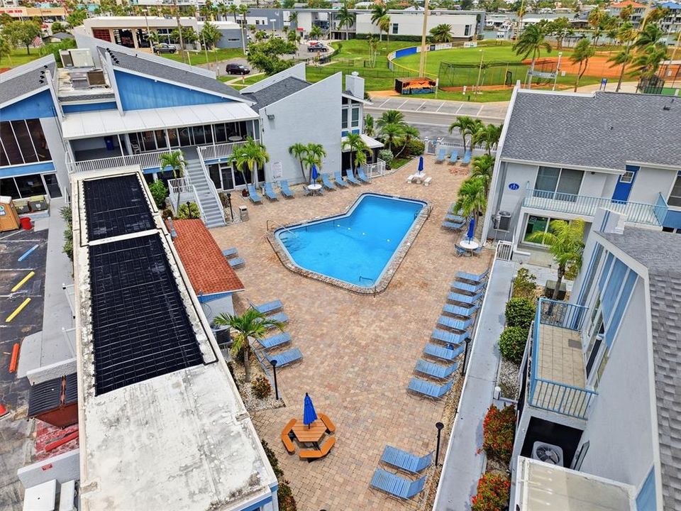 For Sale: $359,999 (2 beds, 1 baths, 915 Square Feet)