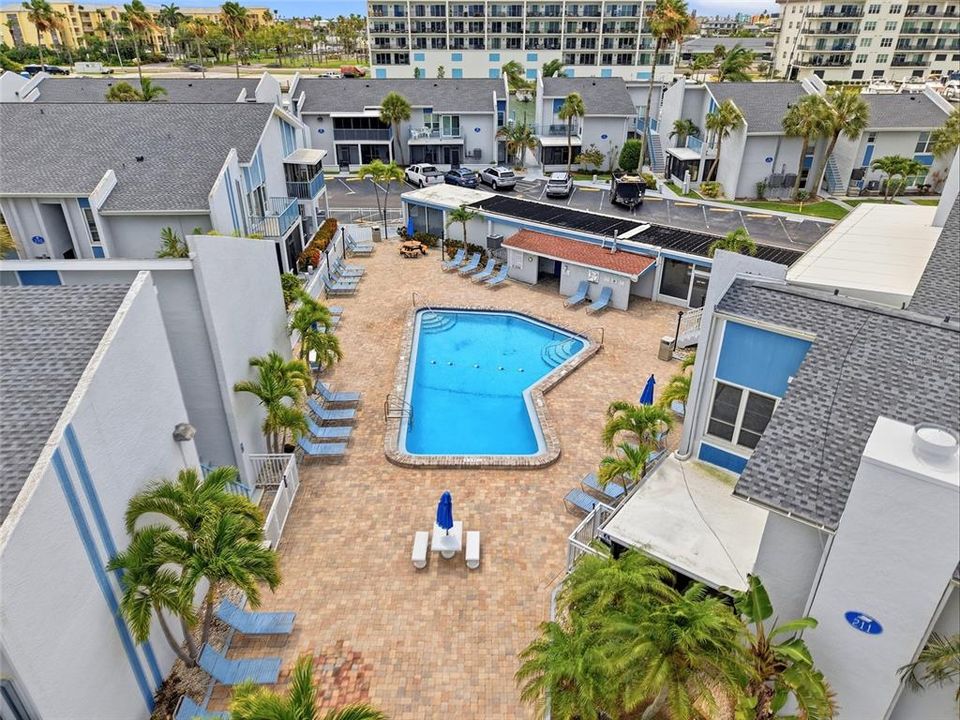 For Sale: $359,999 (2 beds, 1 baths, 915 Square Feet)
