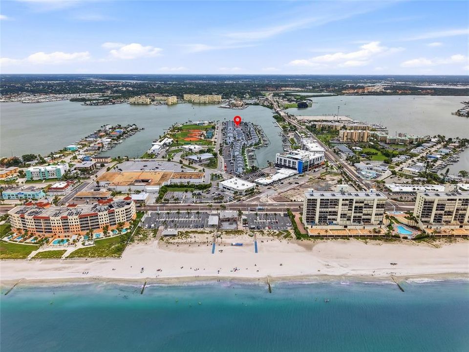 For Sale: $359,999 (2 beds, 1 baths, 915 Square Feet)