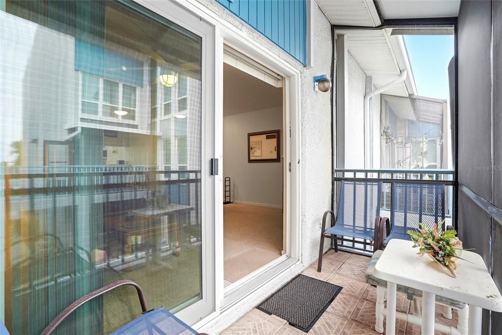 For Sale: $359,999 (2 beds, 1 baths, 915 Square Feet)