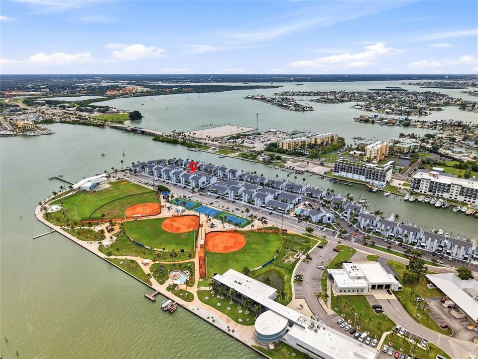 For Sale: $359,999 (2 beds, 1 baths, 915 Square Feet)