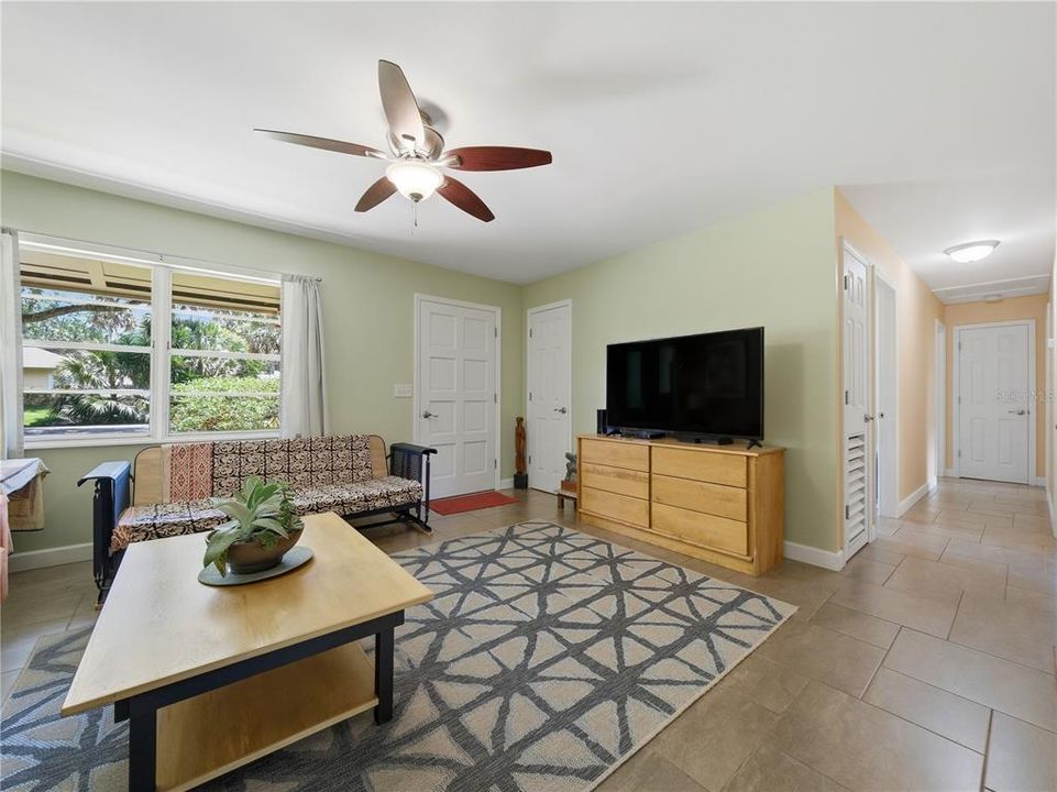 For Sale: $269,500 (3 beds, 1 baths, 1138 Square Feet)