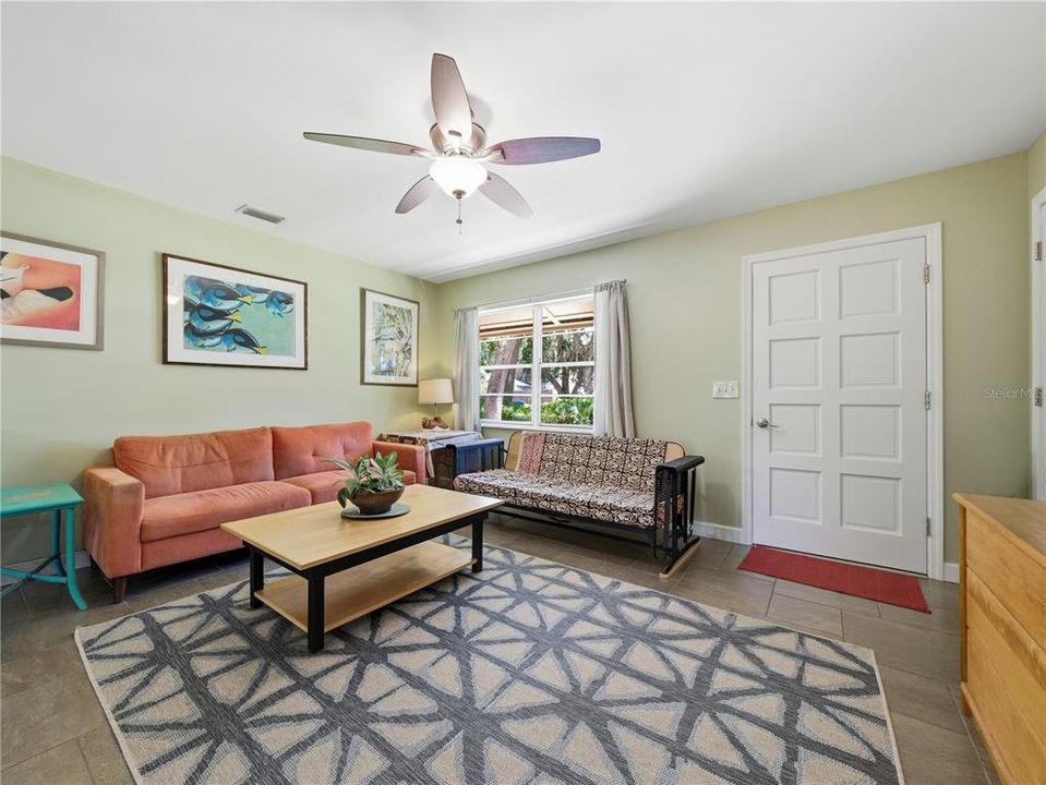 For Sale: $269,500 (3 beds, 1 baths, 1138 Square Feet)