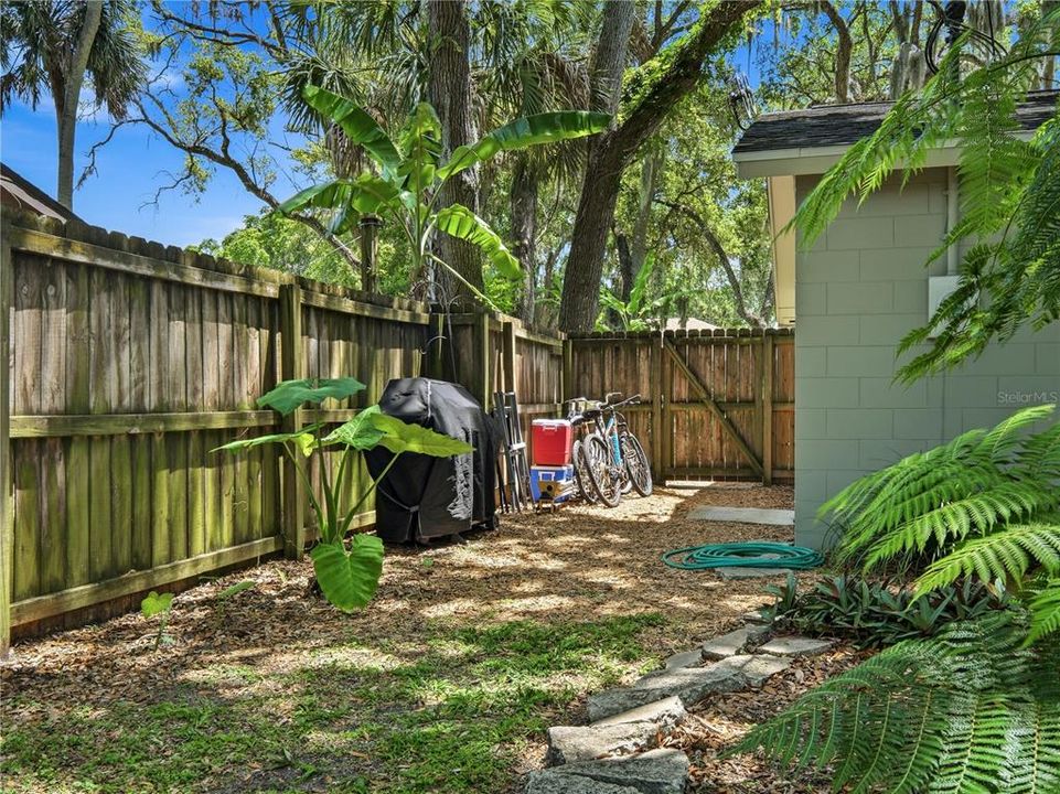For Sale: $269,500 (3 beds, 1 baths, 1138 Square Feet)
