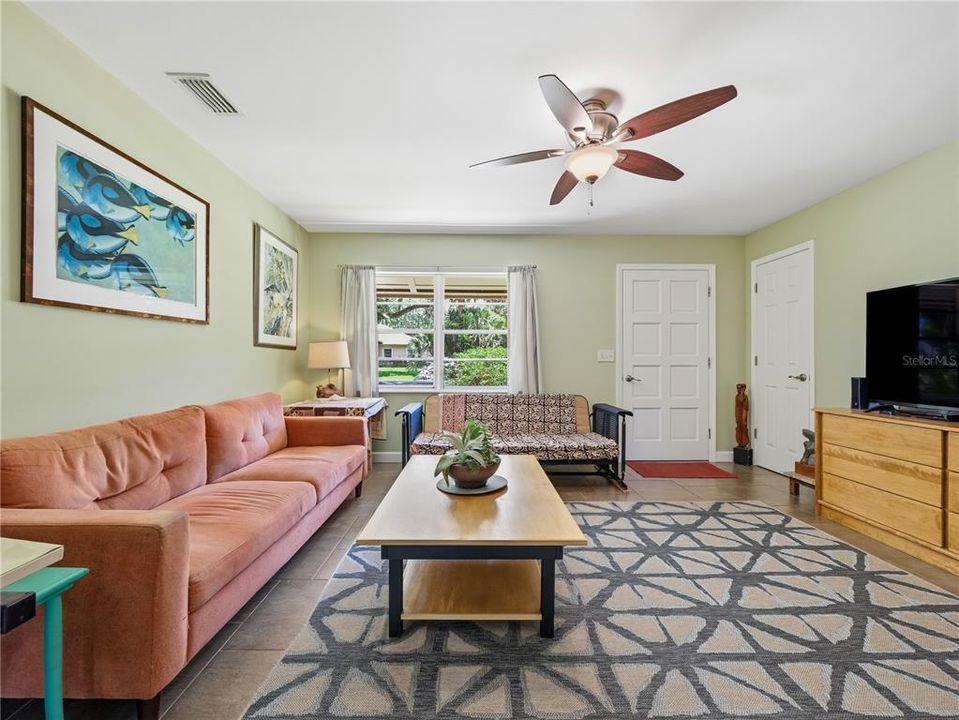 For Sale: $269,500 (3 beds, 1 baths, 1138 Square Feet)