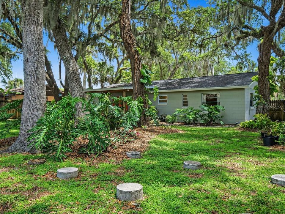 For Sale: $269,500 (3 beds, 1 baths, 1138 Square Feet)