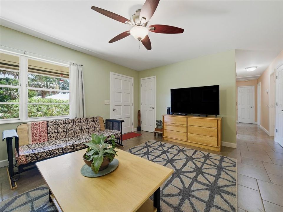 For Sale: $269,500 (3 beds, 1 baths, 1138 Square Feet)