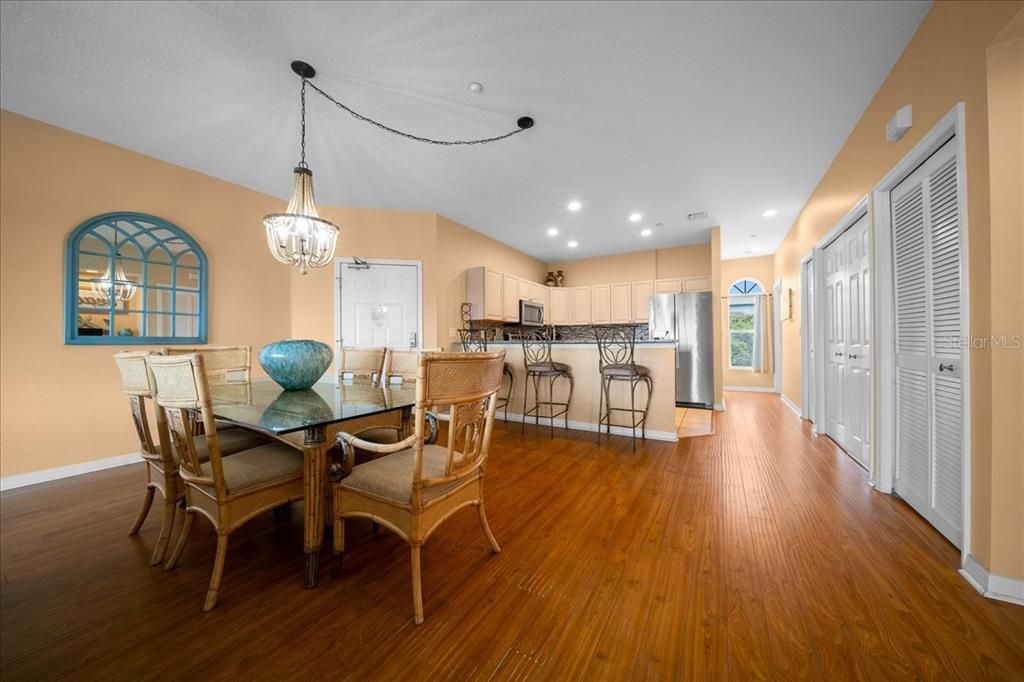 For Sale: $569,900 (2 beds, 2 baths, 1390 Square Feet)