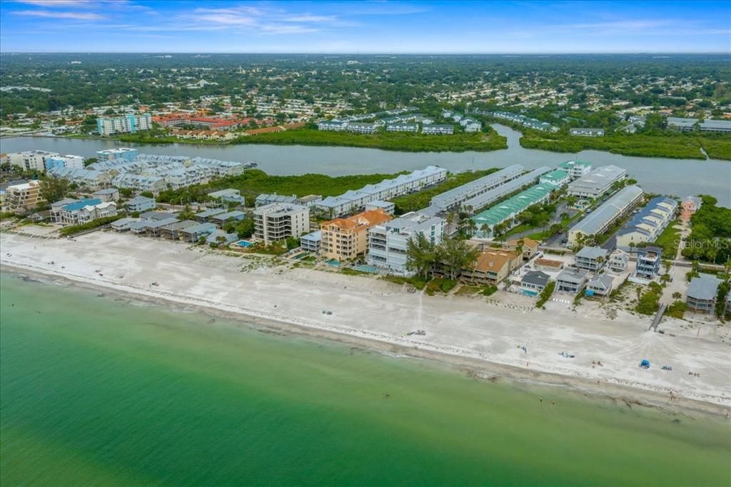 For Sale: $569,900 (2 beds, 2 baths, 1390 Square Feet)
