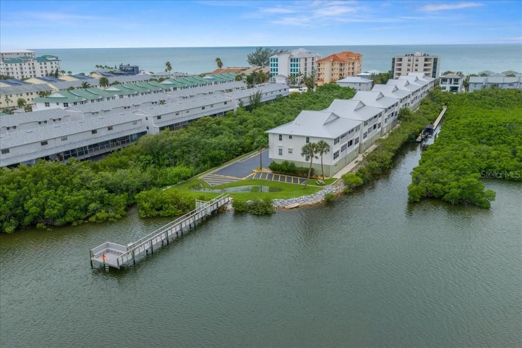 For Sale: $569,900 (2 beds, 2 baths, 1390 Square Feet)