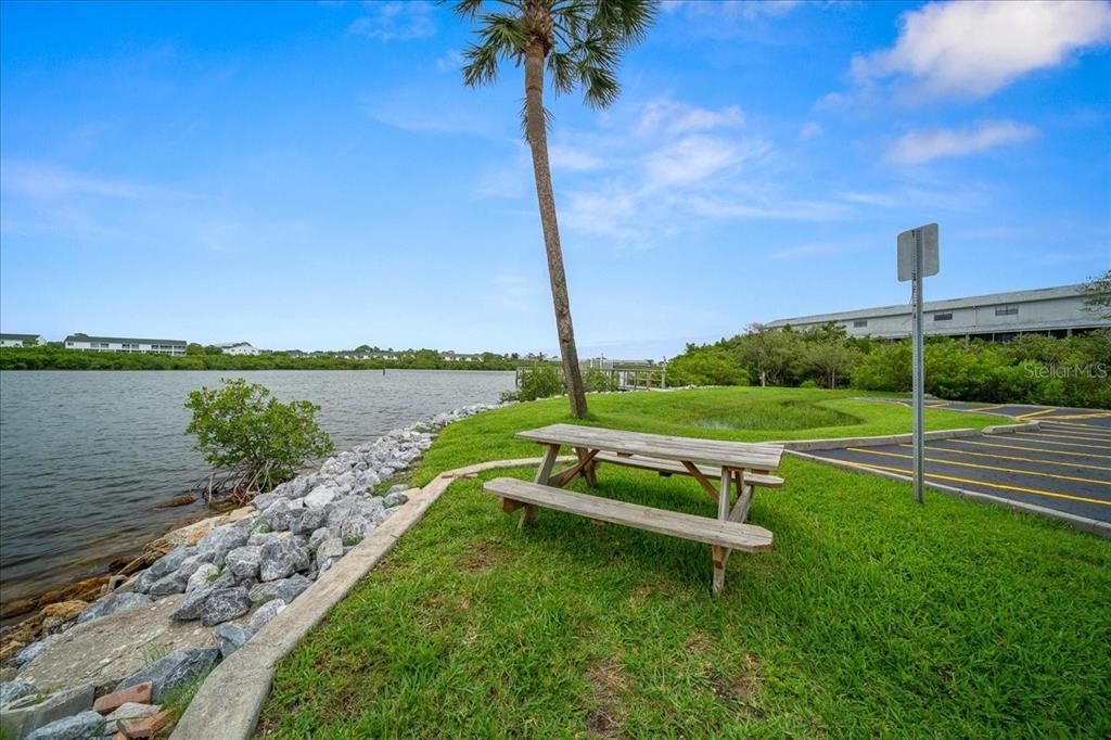 For Sale: $569,900 (2 beds, 2 baths, 1390 Square Feet)