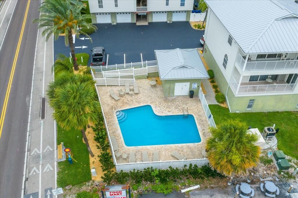 For Sale: $569,900 (2 beds, 2 baths, 1390 Square Feet)