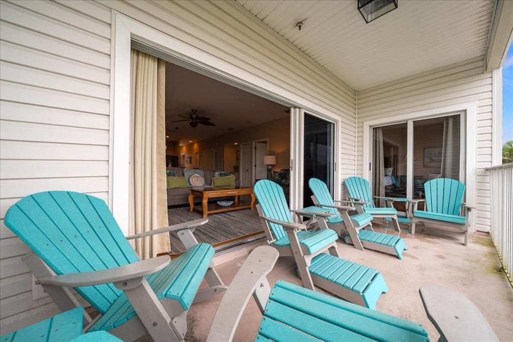 For Sale: $569,900 (2 beds, 2 baths, 1390 Square Feet)
