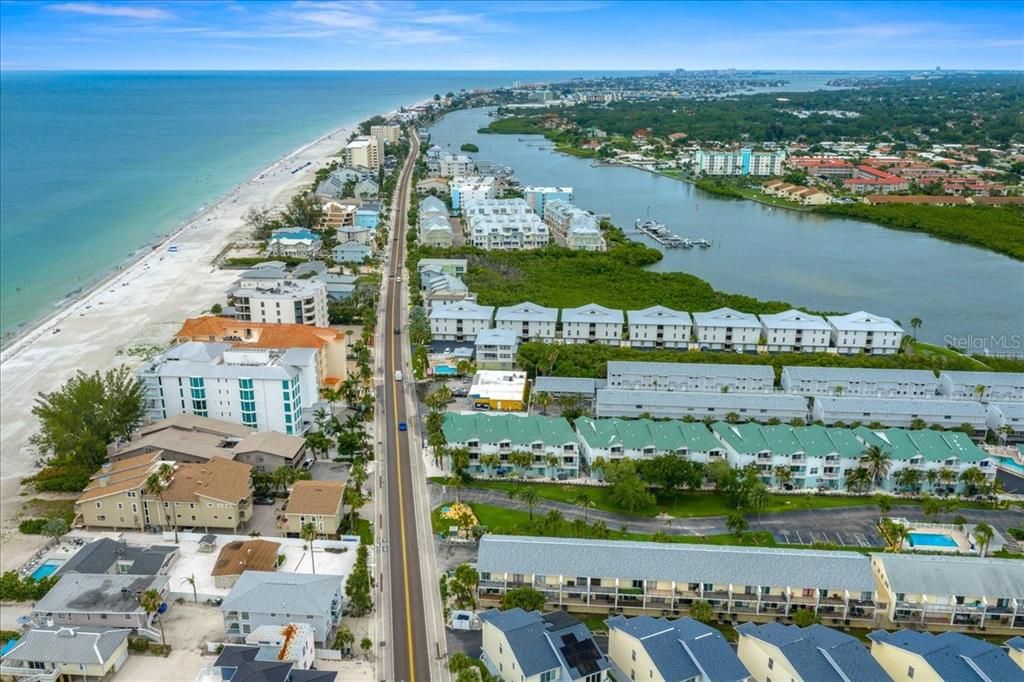 For Sale: $569,900 (2 beds, 2 baths, 1390 Square Feet)
