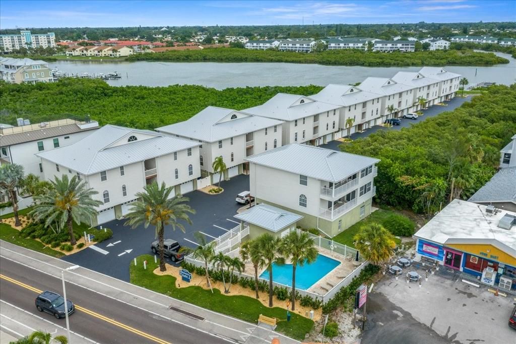 For Sale: $569,900 (2 beds, 2 baths, 1390 Square Feet)