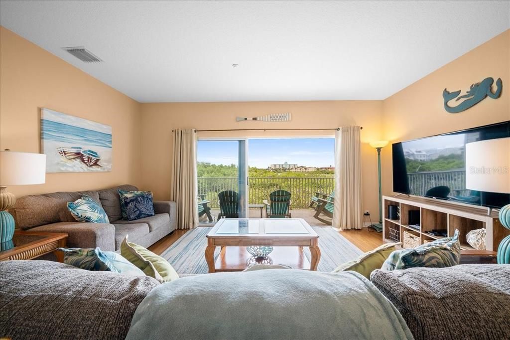 For Sale: $569,900 (2 beds, 2 baths, 1390 Square Feet)