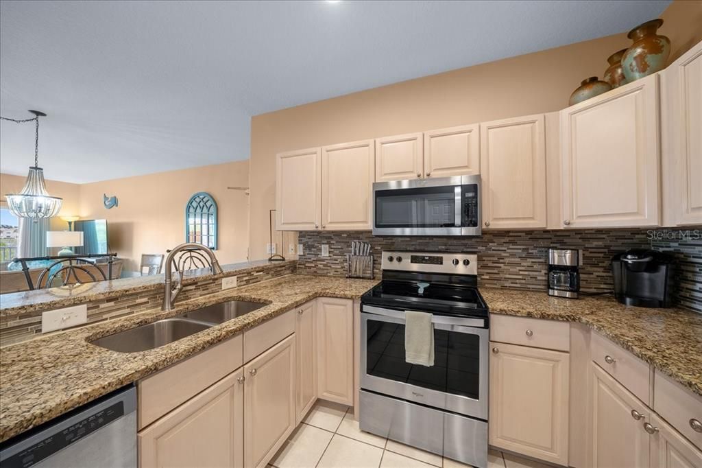 For Sale: $569,900 (2 beds, 2 baths, 1390 Square Feet)