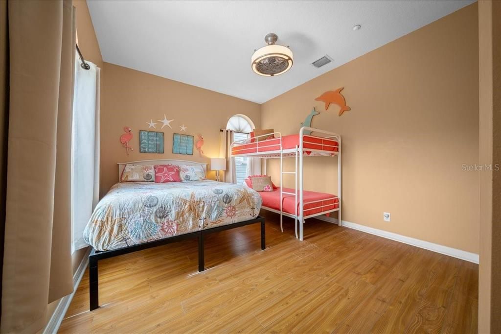For Sale: $569,900 (2 beds, 2 baths, 1390 Square Feet)