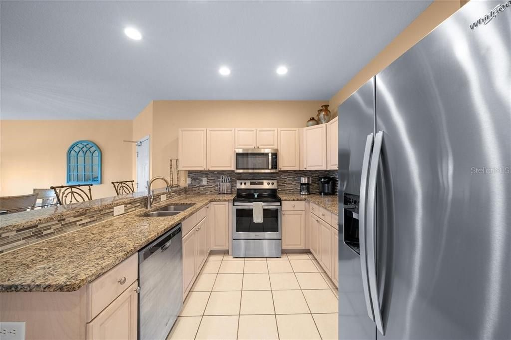 For Sale: $569,900 (2 beds, 2 baths, 1390 Square Feet)