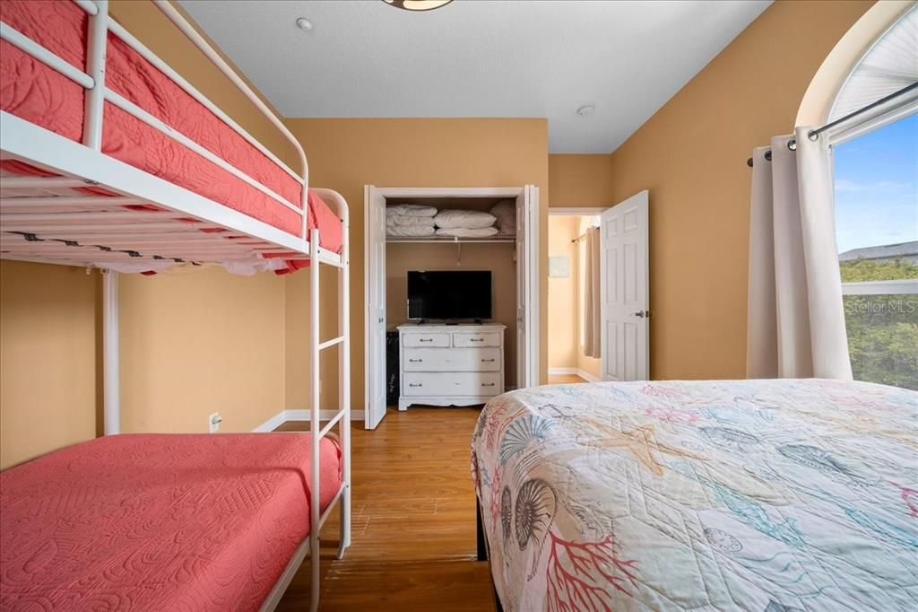 For Sale: $569,900 (2 beds, 2 baths, 1390 Square Feet)