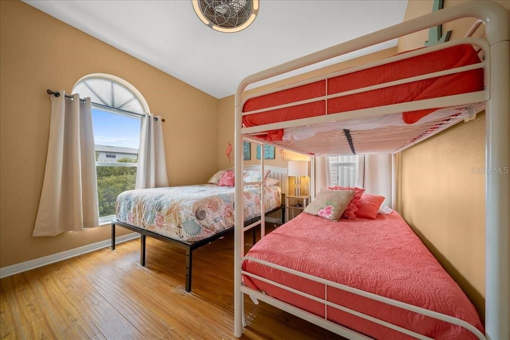 For Sale: $569,900 (2 beds, 2 baths, 1390 Square Feet)
