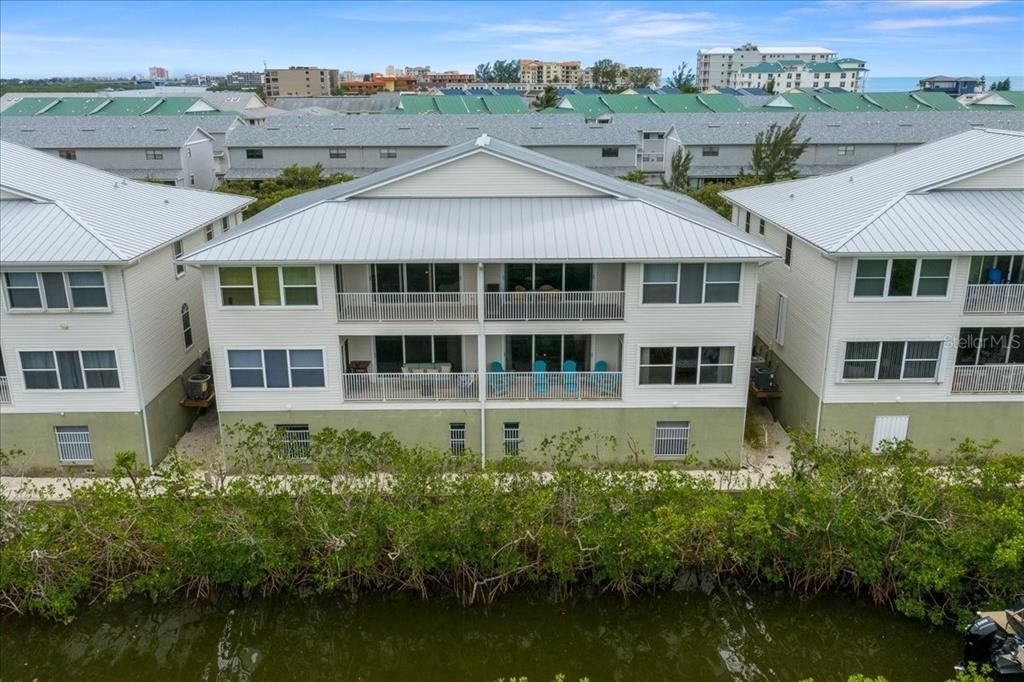 For Sale: $569,900 (2 beds, 2 baths, 1390 Square Feet)