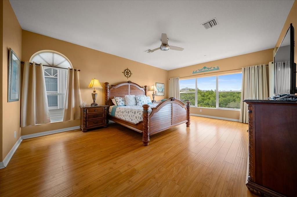 For Sale: $569,900 (2 beds, 2 baths, 1390 Square Feet)