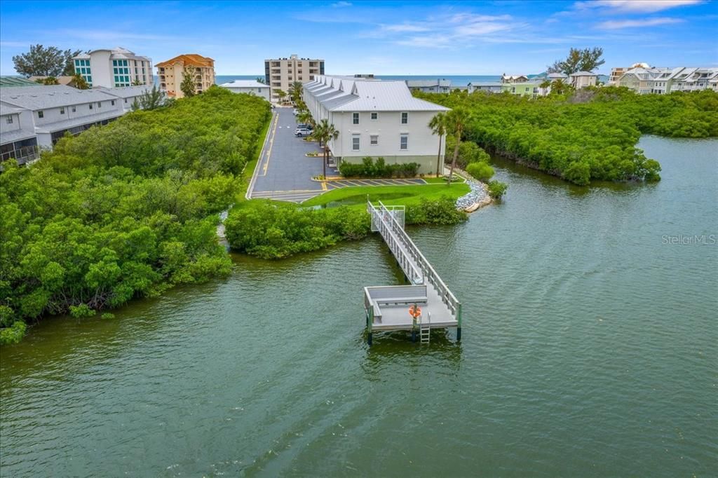 For Sale: $569,900 (2 beds, 2 baths, 1390 Square Feet)