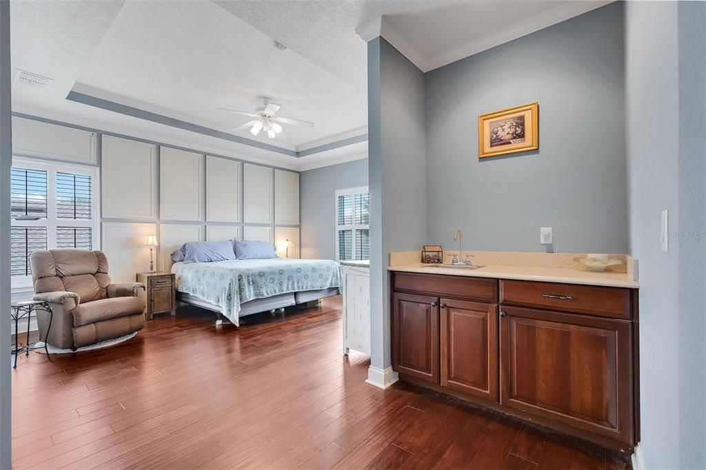 En Venta: $749,900 (4 camas, 3 baños, 2690 Pies cuadrados)