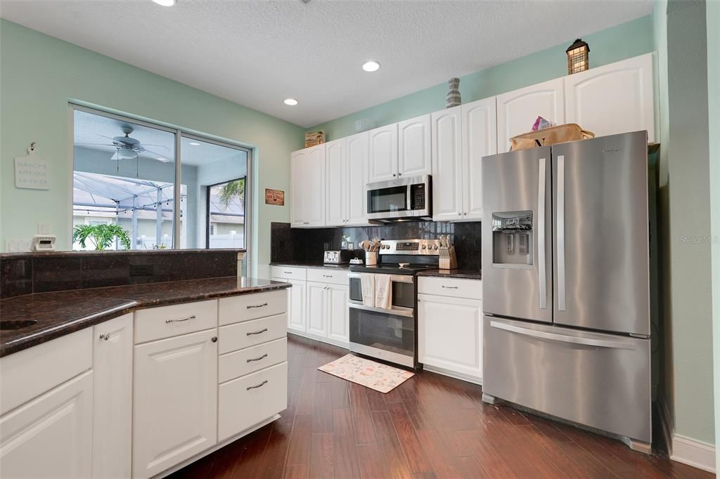 En Venta: $749,900 (4 camas, 3 baños, 2690 Pies cuadrados)