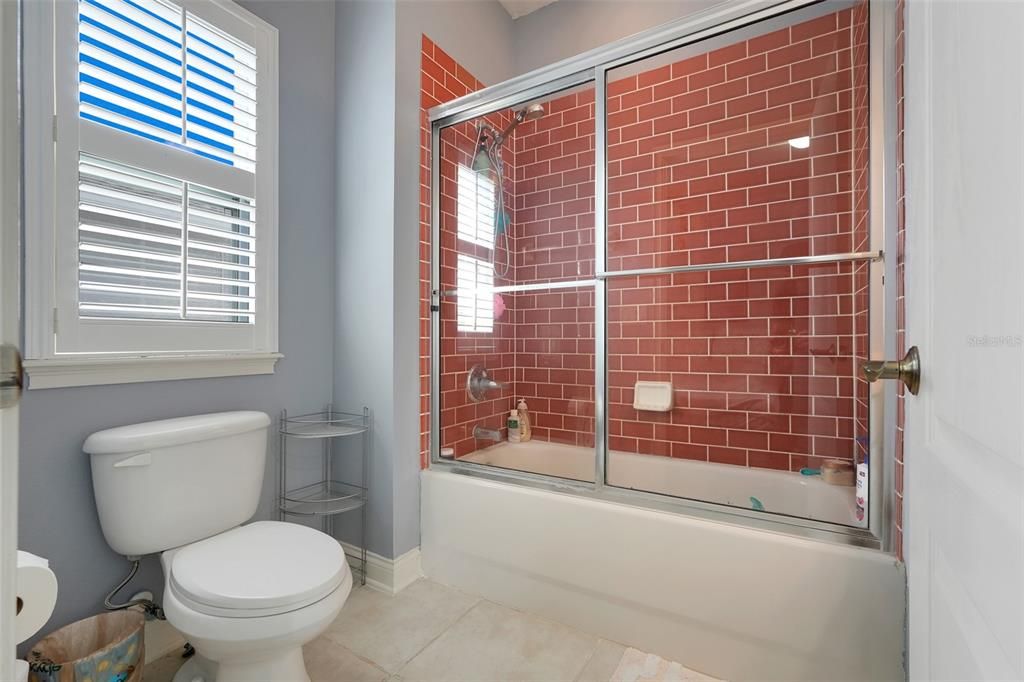 En Venta: $749,900 (4 camas, 3 baños, 2690 Pies cuadrados)