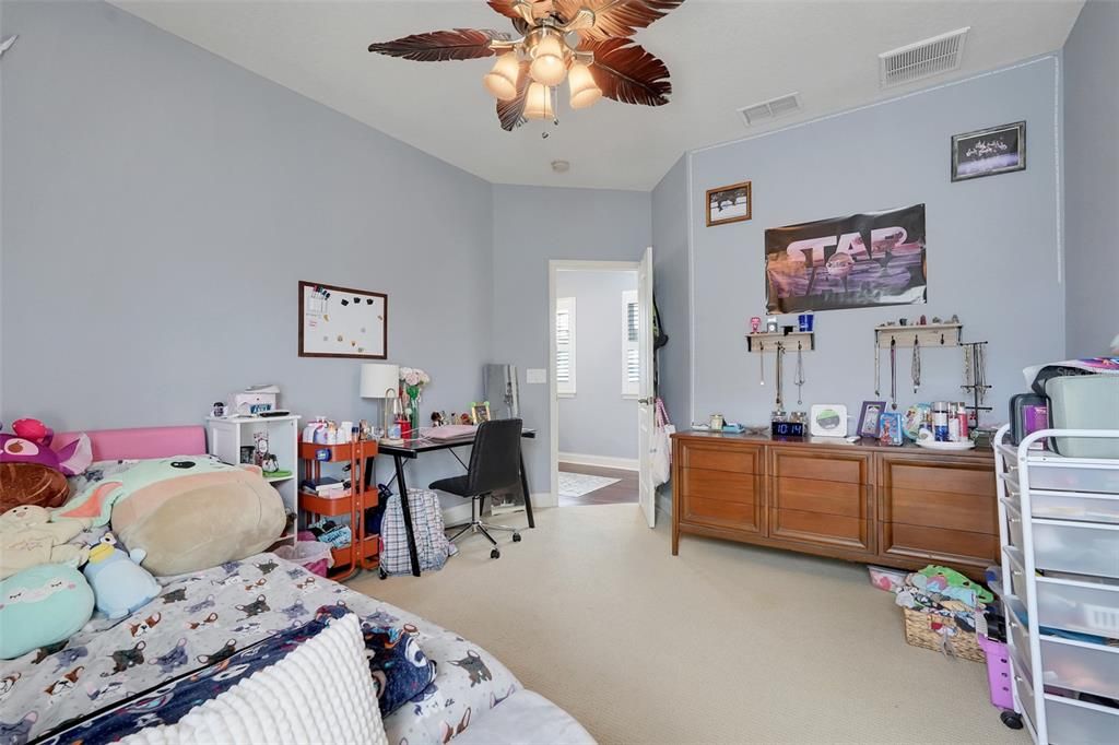 En Venta: $749,900 (4 camas, 3 baños, 2690 Pies cuadrados)