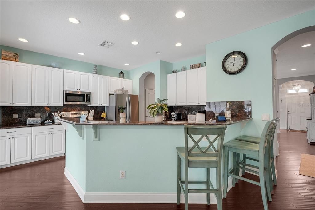 En Venta: $749,900 (4 camas, 3 baños, 2690 Pies cuadrados)
