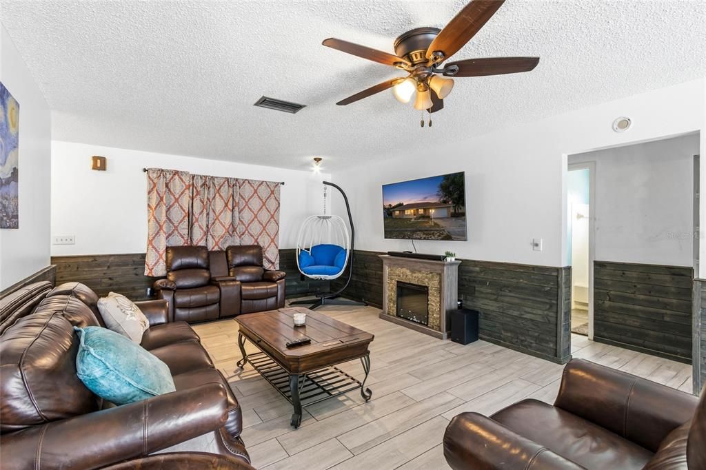 For Sale: $283,000 (3 beds, 2 baths, 1436 Square Feet)