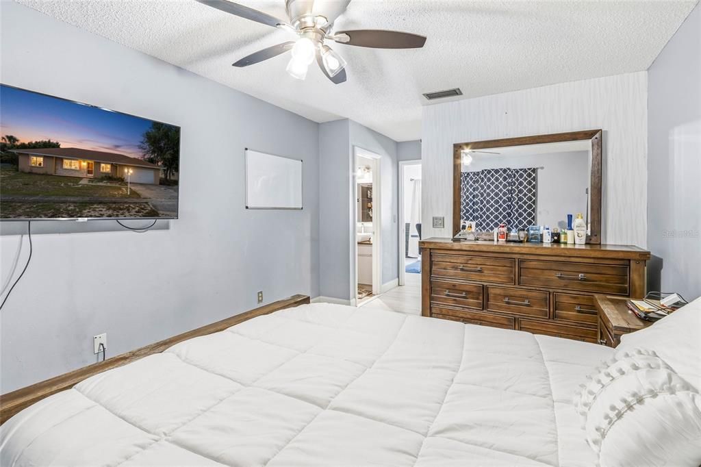 For Sale: $283,000 (3 beds, 2 baths, 1436 Square Feet)