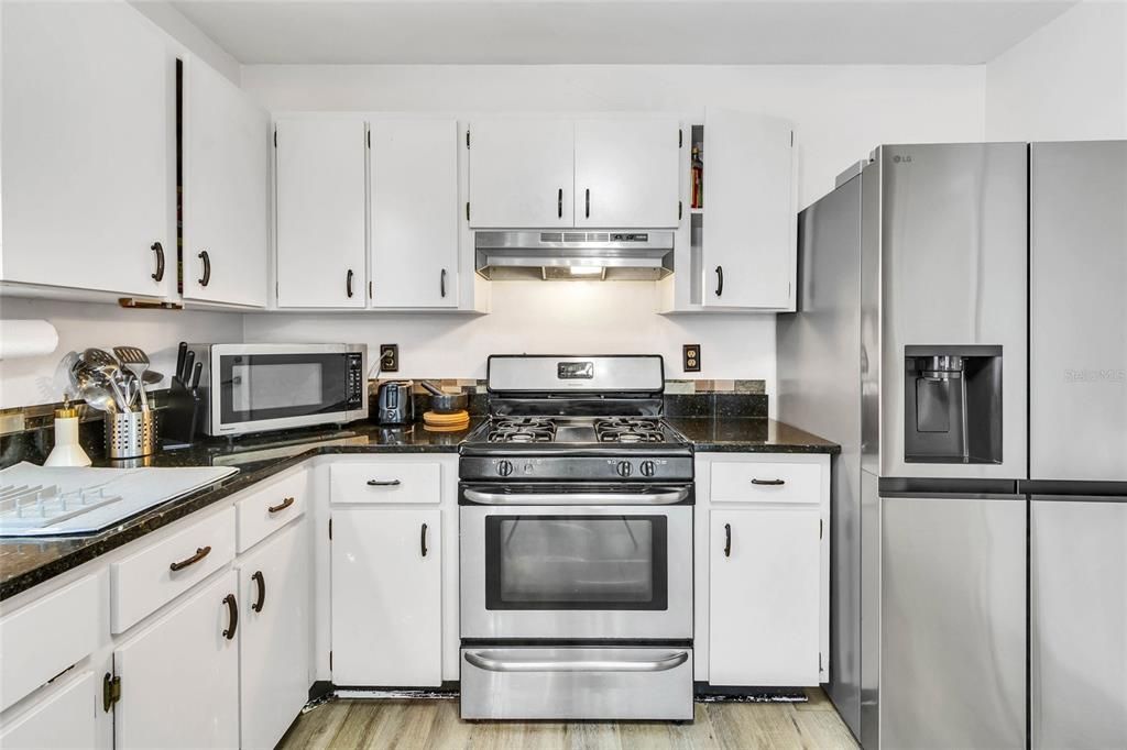 For Sale: $283,000 (3 beds, 2 baths, 1436 Square Feet)