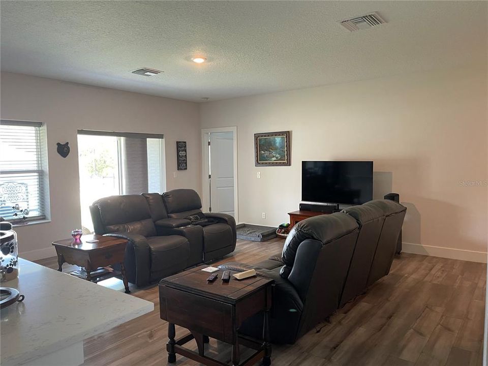 En Venta: $389,000 (3 camas, 2 baños, 1663 Pies cuadrados)