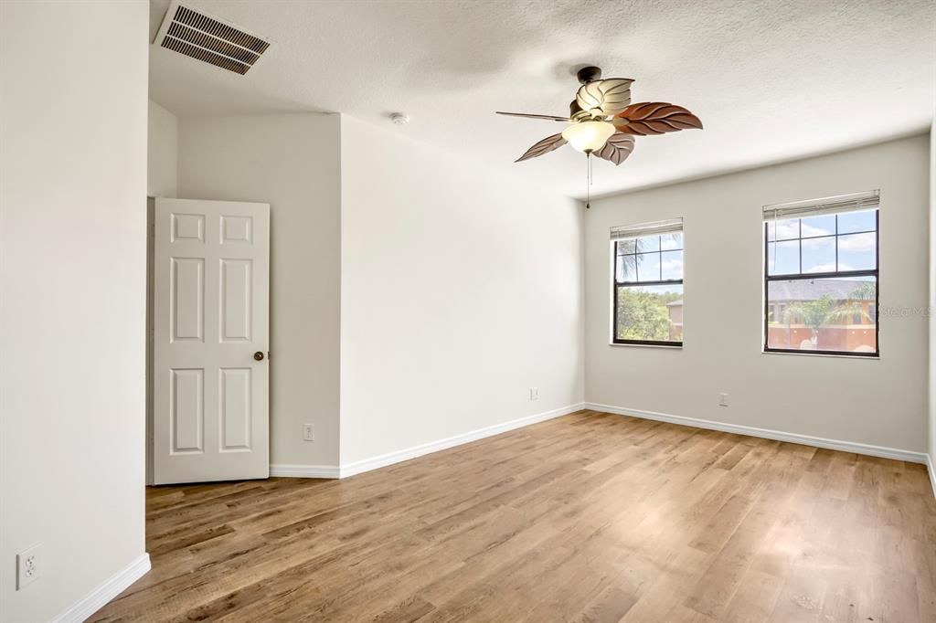 For Sale: $225,000 (2 beds, 2 baths, 1290 Square Feet)