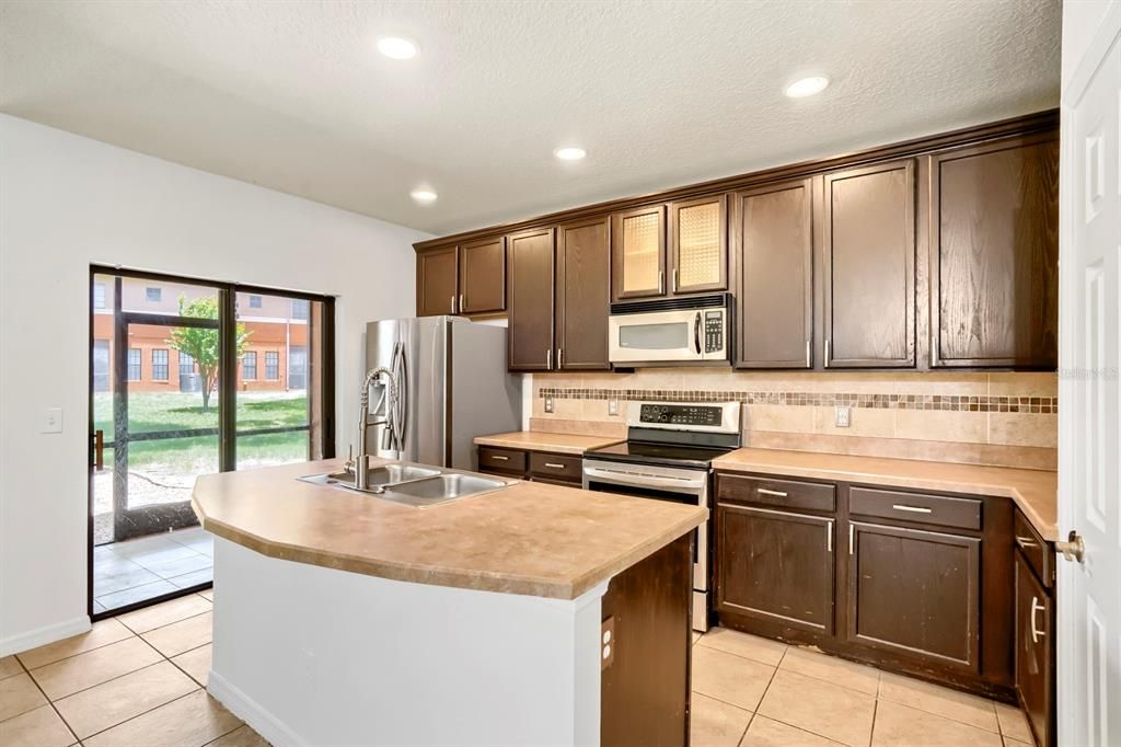 For Sale: $225,000 (2 beds, 2 baths, 1290 Square Feet)