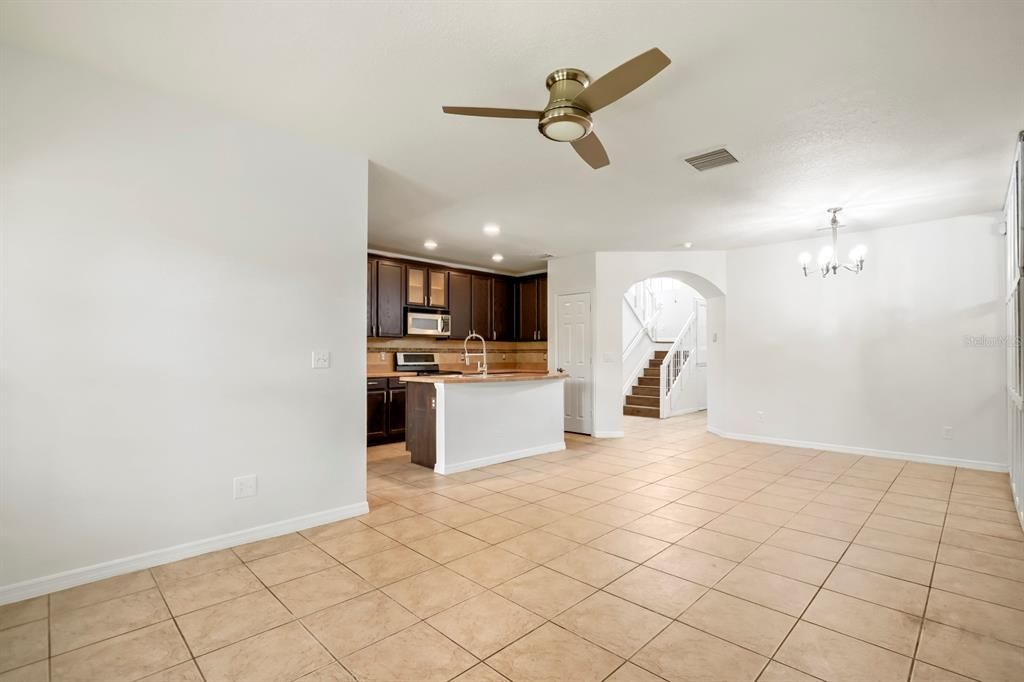 For Sale: $225,000 (2 beds, 2 baths, 1290 Square Feet)
