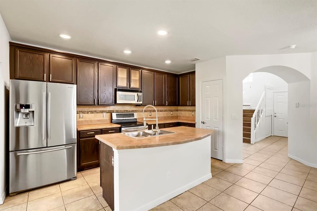 For Sale: $225,000 (2 beds, 2 baths, 1290 Square Feet)