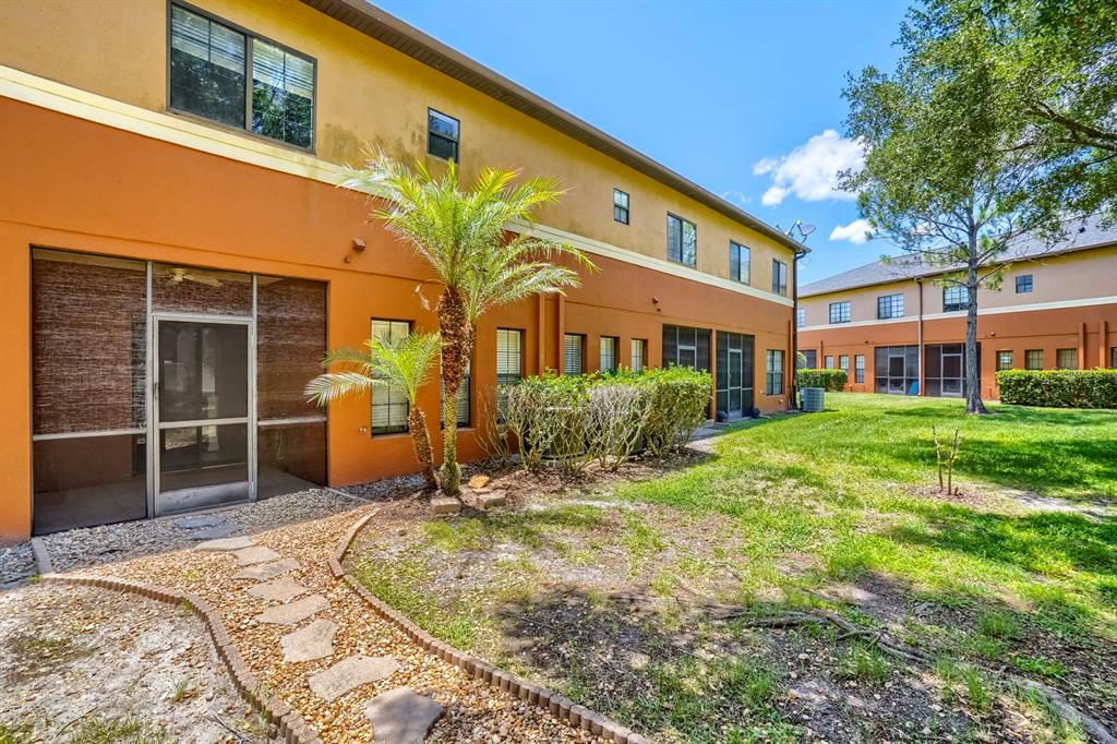 For Sale: $225,000 (2 beds, 2 baths, 1290 Square Feet)