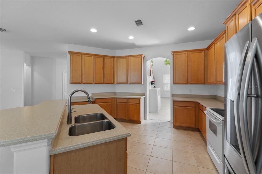 For Sale: $560,000 (4 beds, 3 baths, 3387 Square Feet)