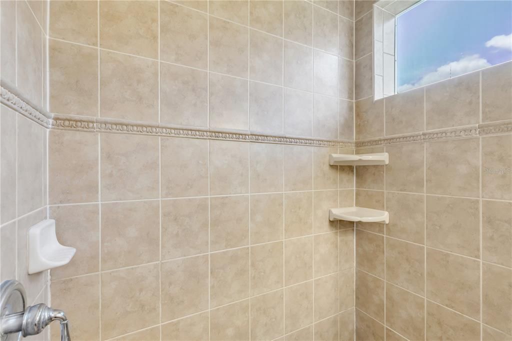 En Venta: $825,000 (4 camas, 3 baños, 2592 Pies cuadrados)